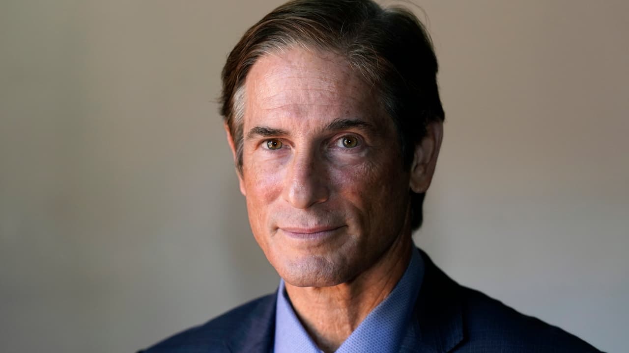 “Han aumentado los delitos y vamos a reducirlos”: la misión de Nathan Hochman, candidato a fiscal de LA
