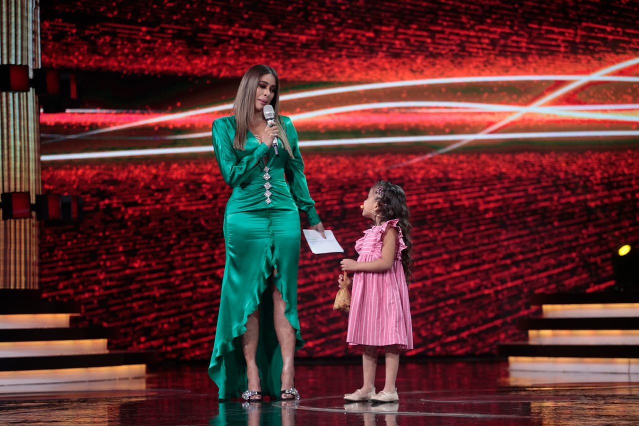 En la convivencia, Verónica Castro le preguntó a la niña originaria de Chicontepec, Veracuz, sobre el problema que tiene en sus riñones, por el cual la intervedrán quirúrgicamente en julio próximo.