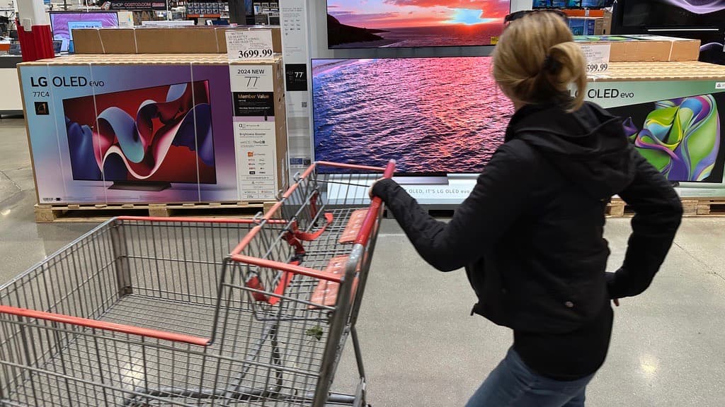 Confianza del consumidor se desploma por cuarto mes consecutivo: su peor nivel desde la pandemia