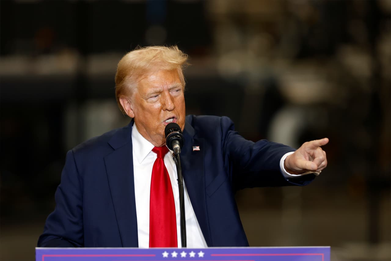 La amenaza de Trump de cancelar programas y deportar a miles de inmigrantes no es nueva: es parte del Proyecto 2025