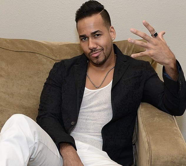 Y admite que la situación está en la cantidad de comida que prueba, pues no se mide. También se define como un hombre indisciplinado.