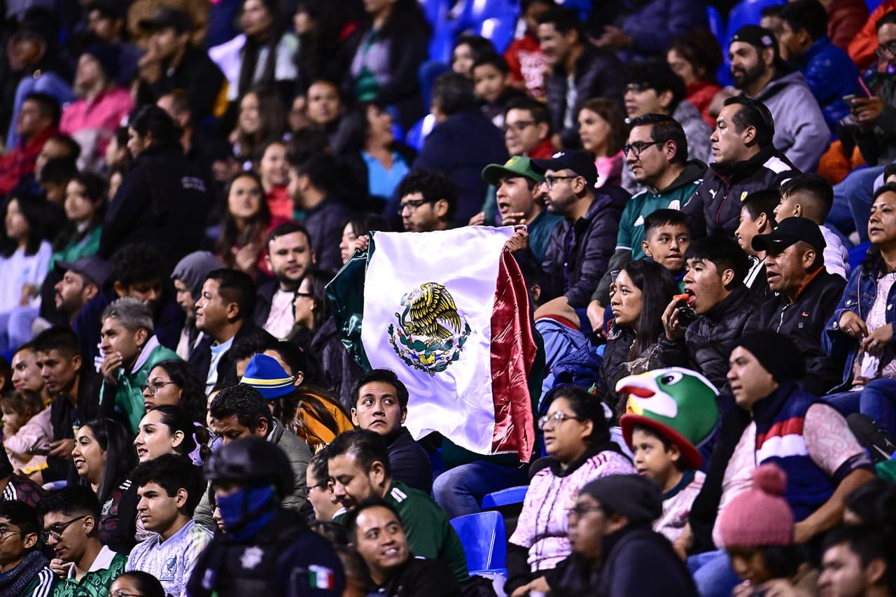 Fans perdonan, pero no olvidan con rechifla y lenta asistencia en el Cuauhtémoc