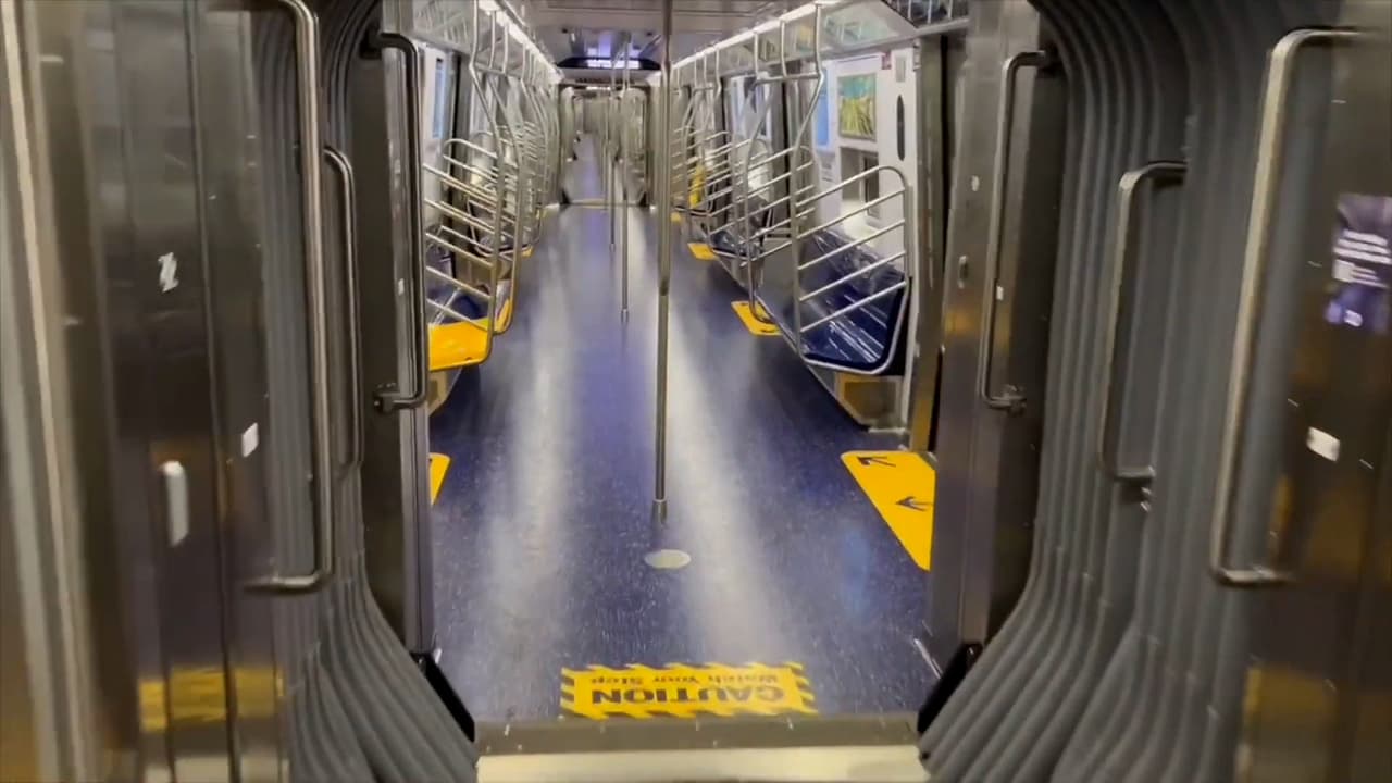 En un evento realizado el jueves puso en funcionamiento los nuevos vagones en Manhattan.
<br>