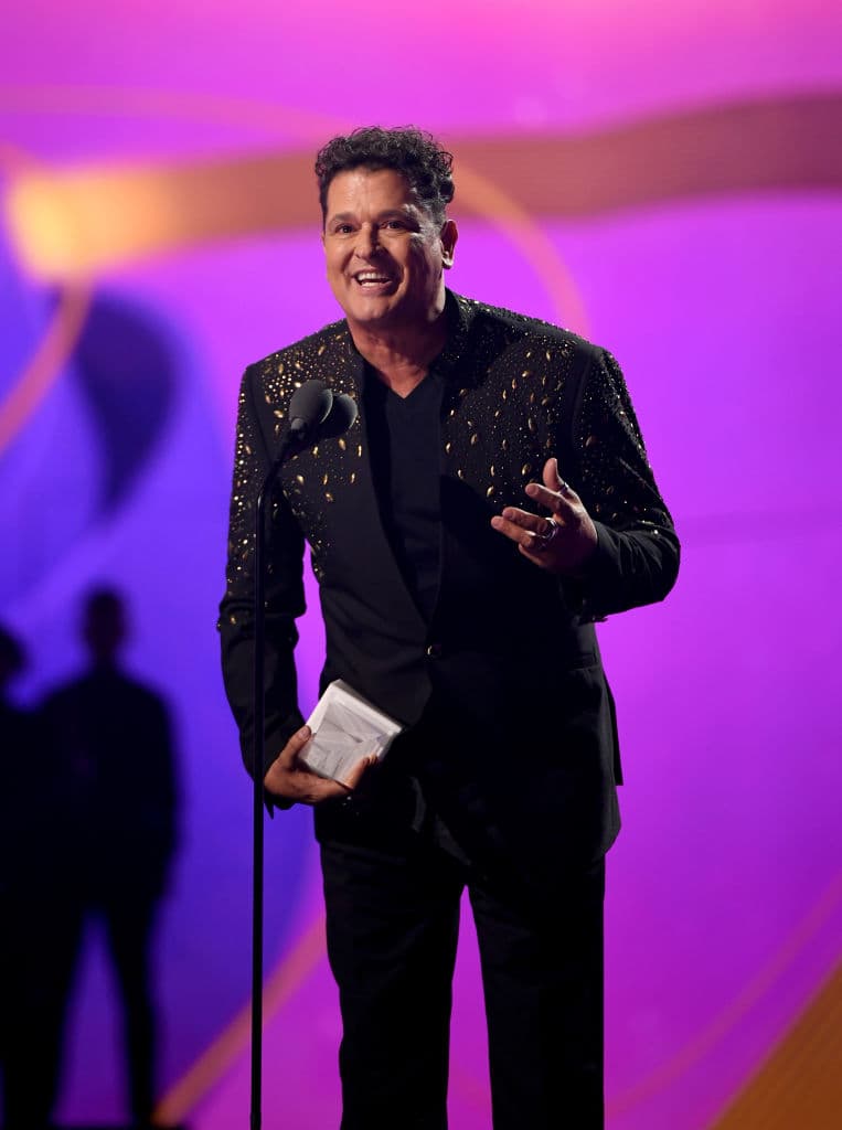 Carlos Vives fue reconocido por sus 30 años de trayectoria artística.
