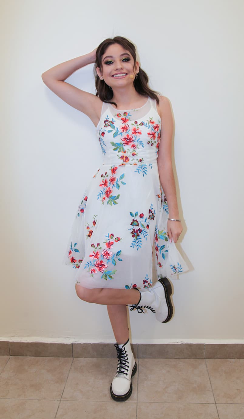 La jueza de Pequeños Gigantes apareció este domingo con un look súper jovial.