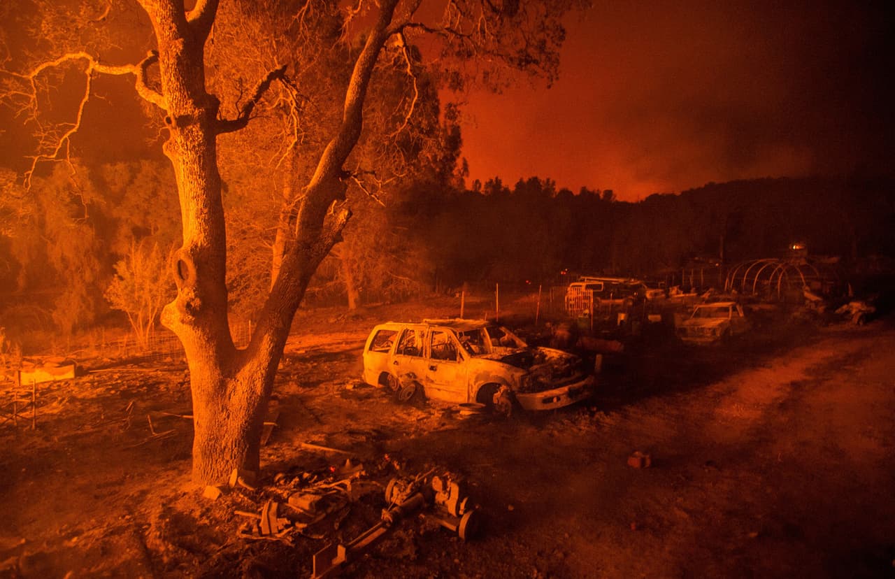 El fuego comenzó a propagarse el domingo en el este del lago McClure.