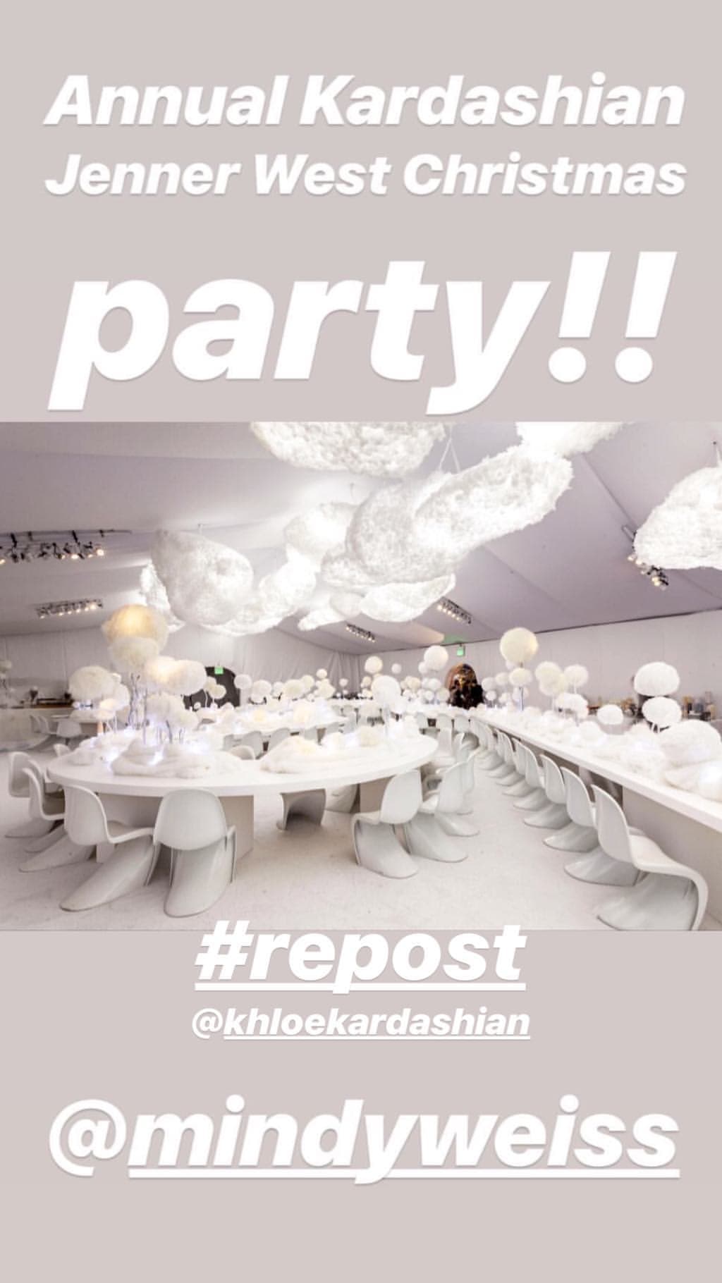 El portal 
<a href="https://www.dailymail.co.uk/tvshowbiz/article-6530459/Kardashian-EXCLUSIVE-Kris-Jenners-annual-Christmas-Eve-party-held-Kims-mansion-cost-500K.html">Daily Mail</a> informó que el evento costó 
<a href="https://www.univision.com/shows/despierta-america/kendall-jenner-muestra-la-tremenda-fiestecita-de-navidad-de-la-familia-kardashian-con-jlo-entre-los-invitados-video"><b>medio millón de dólares</b></a>, pero valió la pena, pues funciona como publicidad para sus múltiples empresas y show de televisión.
<br>