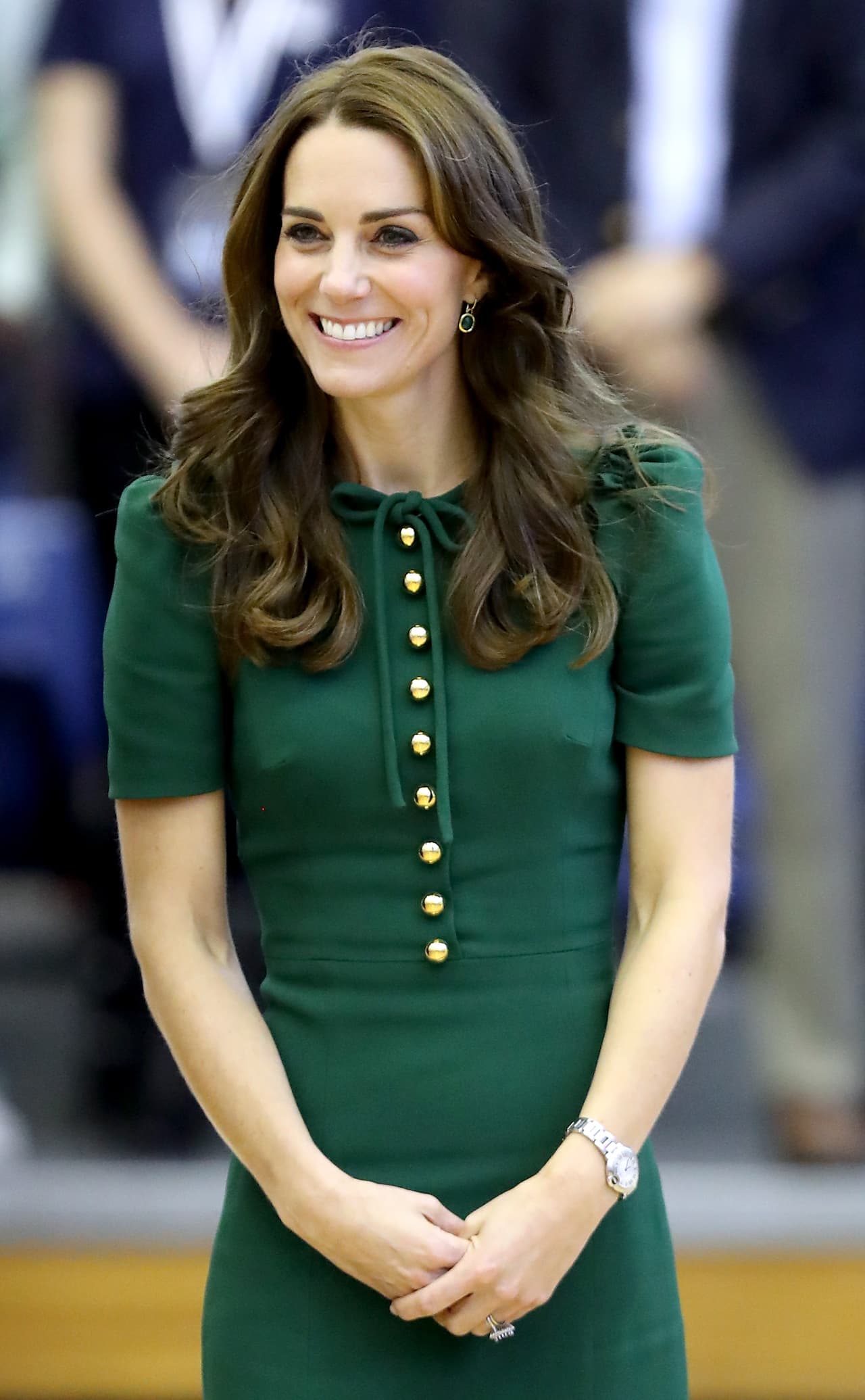 Kate usó un precioso vestido verde de Dolce & Gabbana, valuado en 2 mil libras.