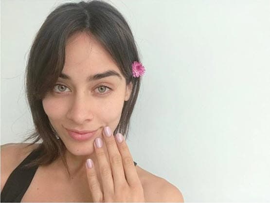 Hablando de linduras, viene Esmeralda Pimentel a dar lecciones de hermosura al natural.