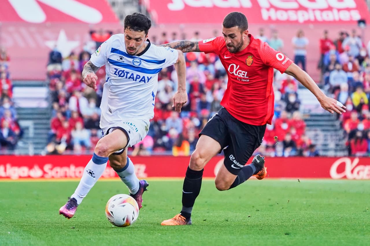 Betis perdió en casa contra Elche con Guardado en cancha y Lainez en tribuna; Mallorca de Javier Aguirre derrota al Alavés en duelo vital para no descender y Villarreal gana el derbi ante Valencia.