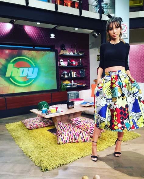 Los crop tops y las faldas son su combinación favorita.