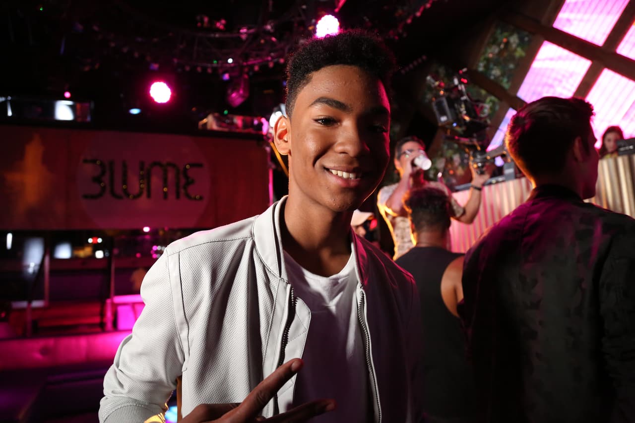 Abdiel, Fabyán, Alondra, Sofía, Verónica y Abel formaron la banda 
<b>Milenios</b>. “Cake by the ocean” fue el tema de su videoclip. Durante las grabaciones los chicos se diviertieron y hasta se sonrojaron al enterarse que había escena de beso.