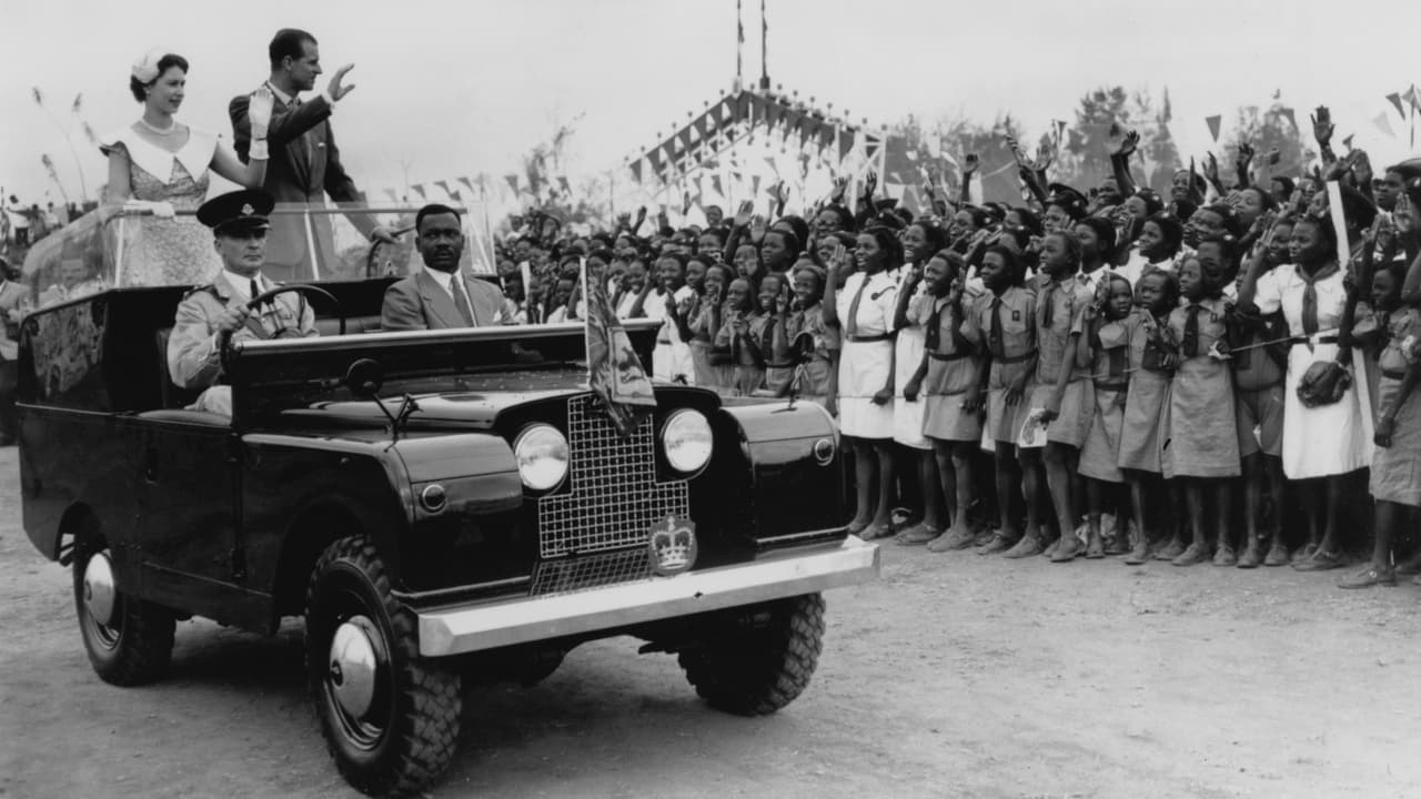 Además, el duque visitó las instalaciones de Jaguar Land Rover en varias ocasiones y acompañó a la reina cuando se inauguró la fábrica de motores de la compañía en Wolverhampton en 2014.
<br>