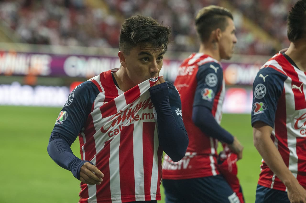 Chivas venció 4-1 a Pumas y está en Cuartos de Final.