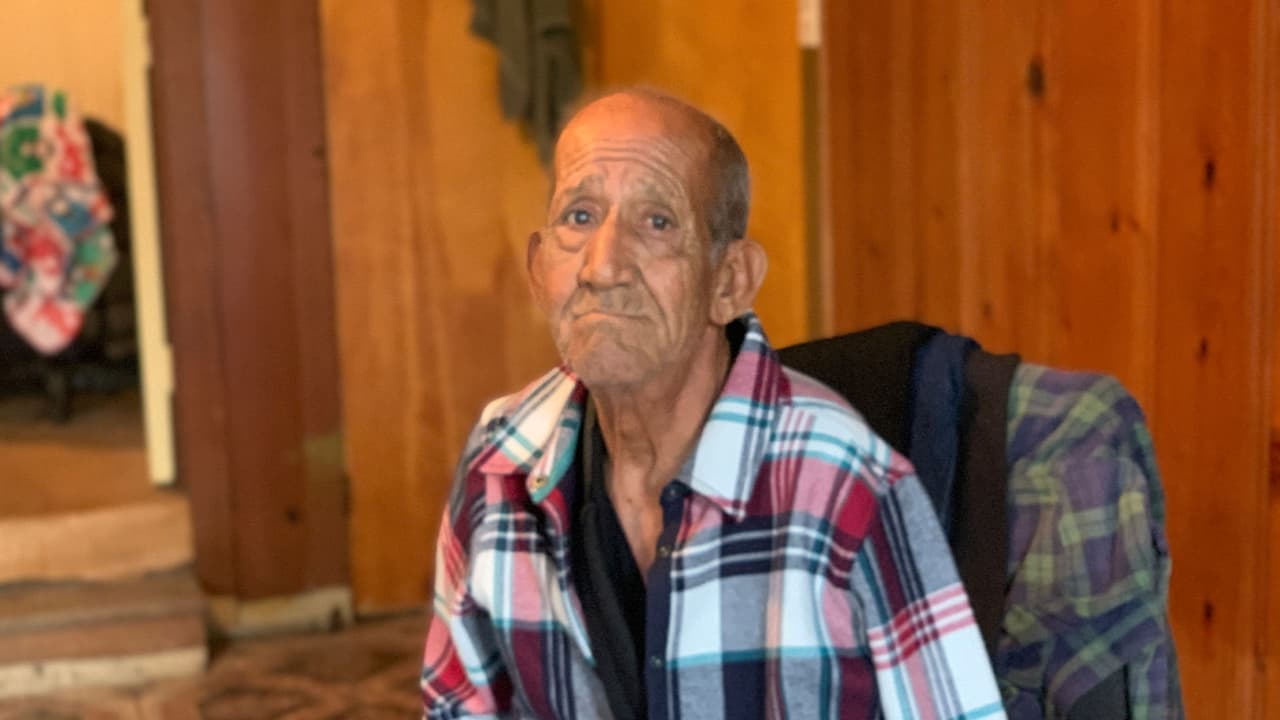 Don Emilio tiene 77 años y es originario del estado mexicano de Coahuila. Hace aproximadamente 30 años llegó a vivir a la ciudad de Houston.