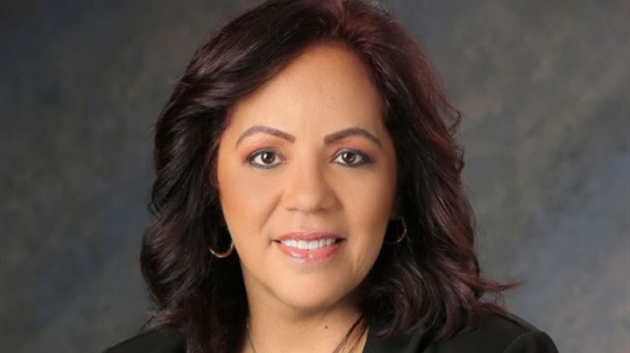 Alcaldesa de Kissimmee enfrenta críticas por denuncias éticas y gastos legales