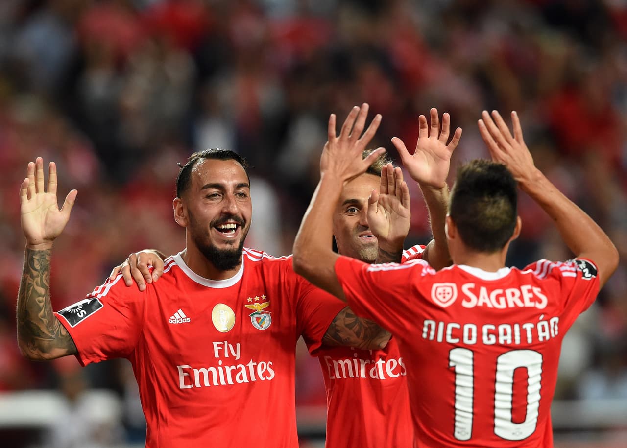 8 de Diciembre: Benfica y Atlético de Madrid se miden en tierras portuguesas en un encuentro que puede definir al líder de grupo o incluso clasificar o eliminar a alguno de los dos. Este juego también tiene el morbo de que Raúl Jiménez reciba en su nueva casa a su ex equipo.