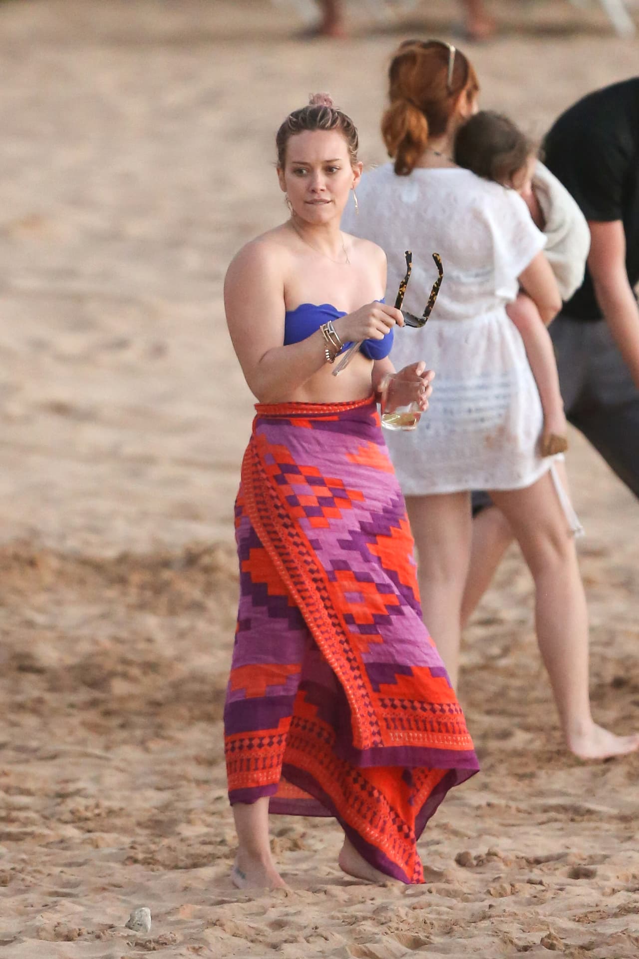 Hilary sigue sus vacaciones familiares en Hawaii.