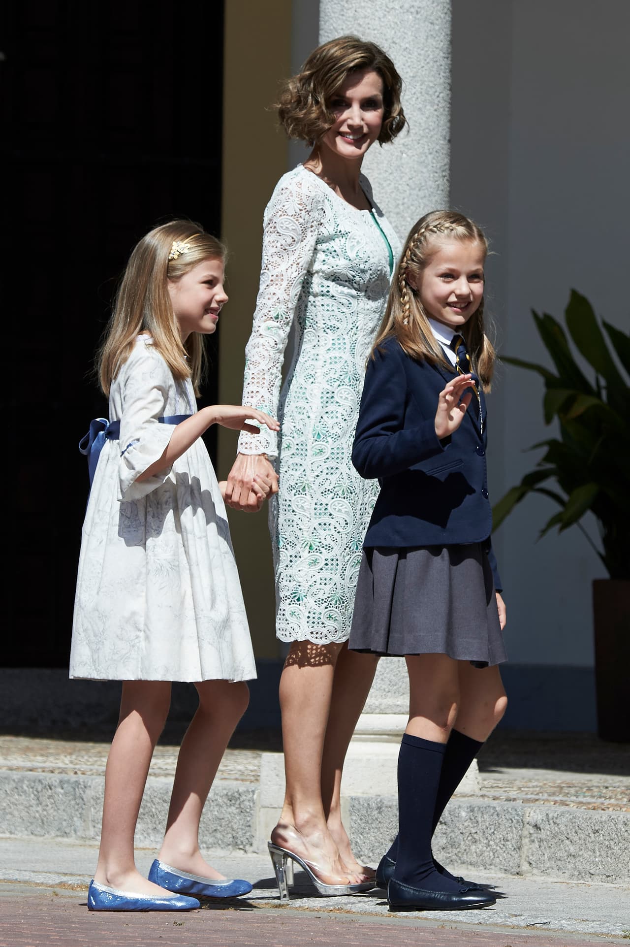 Sin embargo, lo que llamó la atención fue todo el outfit de la Reina de España, era como una cenicienta moderna.