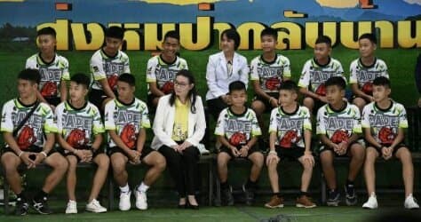 Croacia regala camisetas a los niños tailandeses rescatados de una cueva