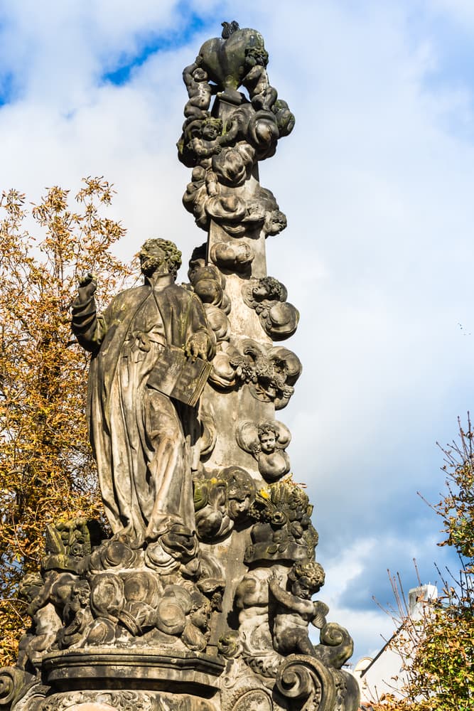 Fue beatificado el 8 de octubre de 1629 por el papa Urbano VIII y canonizado el 12 de abril de 1671 por el papa Clemente X. Durante su fiesta, el 7 de agosto, miles de fieles acuden a rezarle y rendirle tributo en iglesias de todo el mundo.