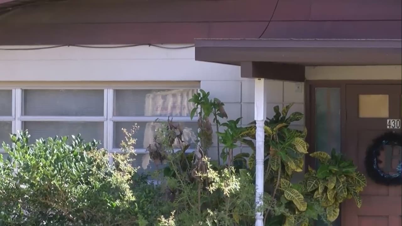 <b>Esta es la vivienda donde ocurrió el crimen</b>. Los registros judiciales en línea mostraron que Espinoza había rechazado los servicios de un defensor público, pero no había indicios de que hubiera contratado a un abogado.