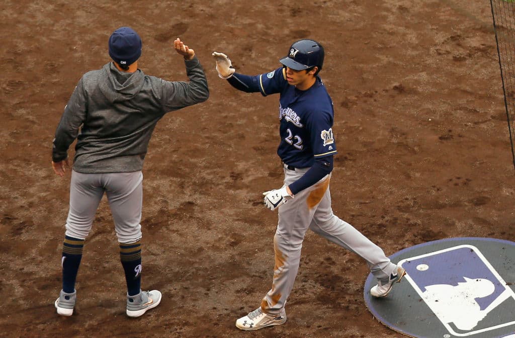 En el primer inning Christian Yelich anotó gracias a un rodado de Travis Shaw y en jugada de selección de cuadro (fielder's choice) el candidato a MVP de la Liga Nacional timbró la primera carrera.