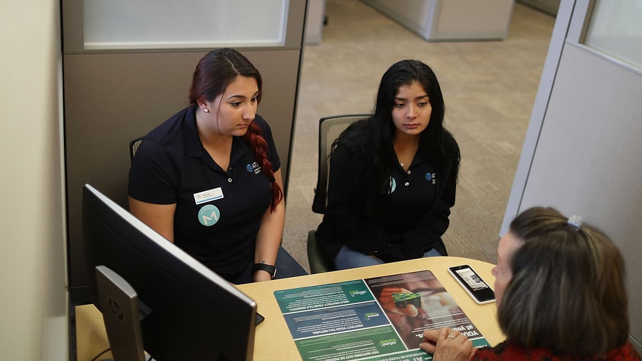 Los formularios electrónicos son gratuitos y debes completarlos y presentarlos por tu cuenta.
<br>