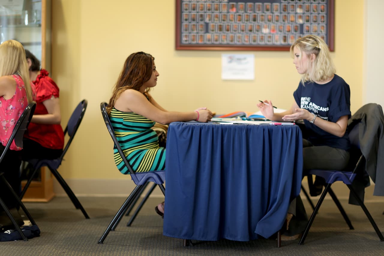 El objetivo debe ser que cada estudiante de secundaria se gradúe entendiendo su trayectoria profesional (y experiencia en ese campo), becas para la escuela que escoja (beca completa o poca o ninguna deuda) y con la certeza de saber dónde pasará los próximos cuatro a seis años de su vida.