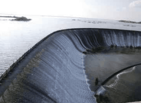 <b>Puesto 8. Tamaulipas | Almacenamiento: 60%</b>
<br>
<br>De las 11 presas, únicamente la Marte R. Gómez (que se encuentra en la imagen), en el municipio de Miguel Alemán, está por encima de 50% de su capacidad, las demás se ubican en 41%, 31% y 28%.
<br>
<br>Ante la falta de agua, tan solo en el último ciclo, el sector agrícola de Tamaulipas perdió los cultivos de 305,770 hectáreas, entre ellas 21,327 de maíz. De acuerdo con el diario La Jornada, en la región naranjera hubo preocupación tras la helada tardía de febrero pasado.