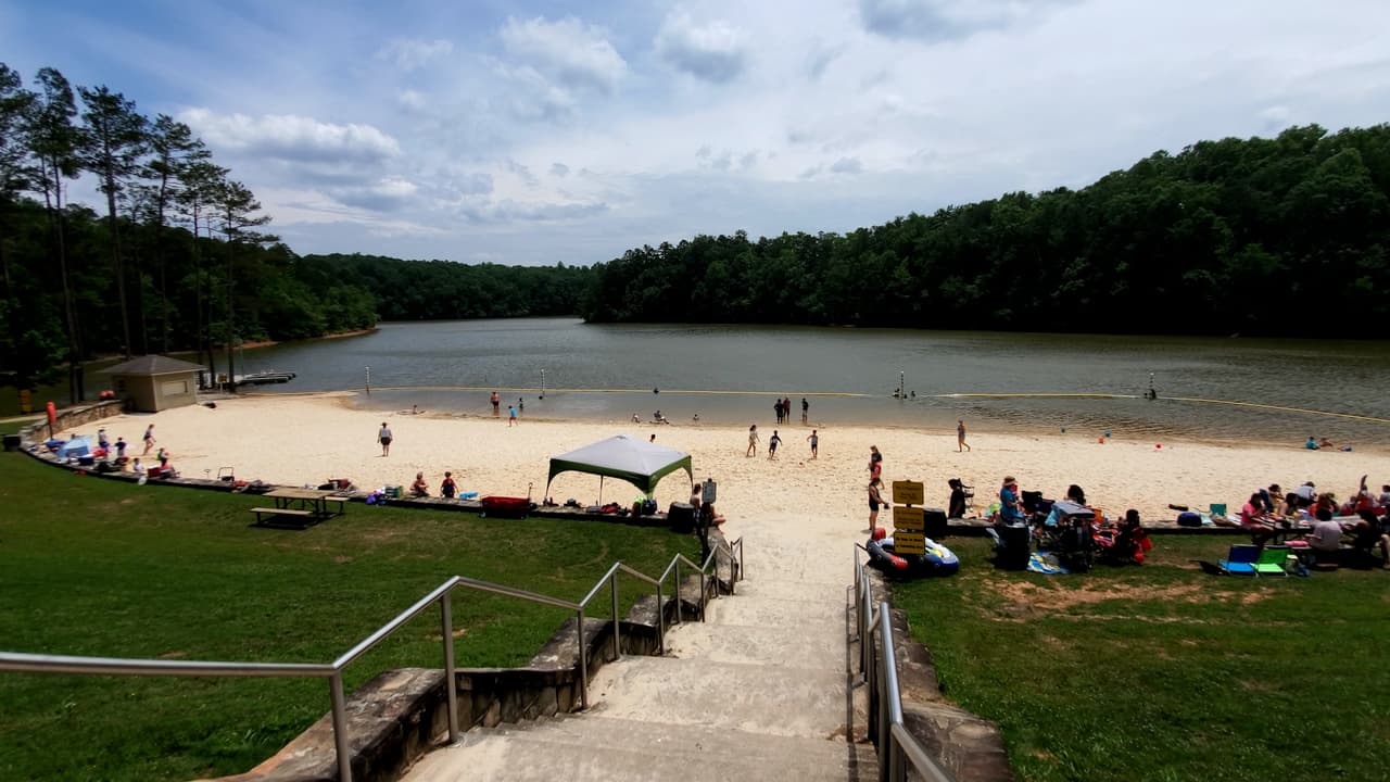 Ubicado a unas 65 millas al noreste de Atlanta, el Don Carter State Park es el único parque estatal en Lake Lanier y está instalado donde el río Chattahoochee se encuentra con el lago, lo que le permite ofrecer una amplia variedad de opciones para la diversión al aire libre. Acá te contamos más de este parque.