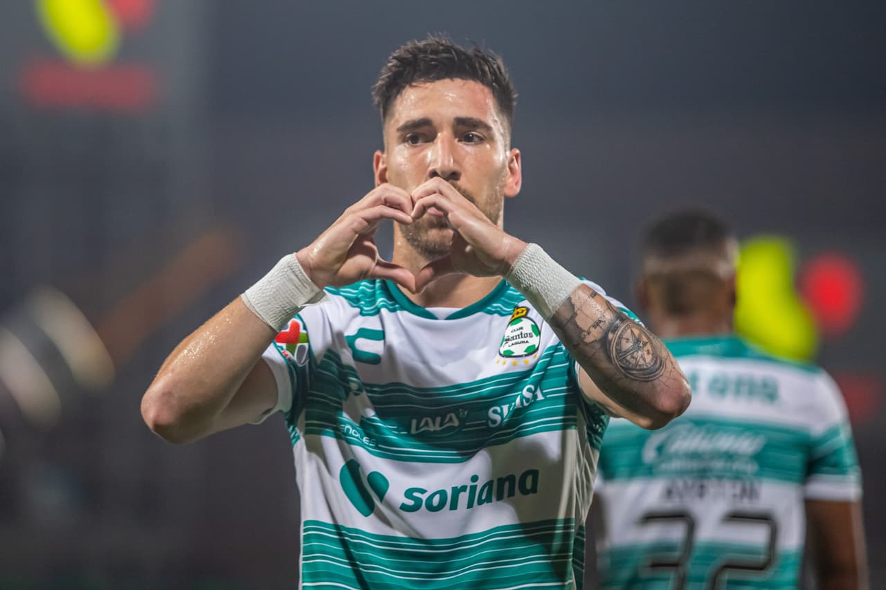 Santos no se despeinó y sin acelerar le pasó por encima a unos Gallos Blancos de Querétaro que se desfondaron desde el primer tiempo en un partido muy ligero para los de Guillermo Almada.