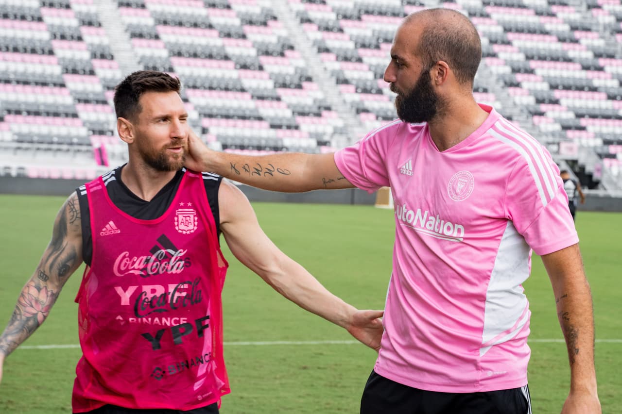 Higuaín -hoy figura del club del sur de Florida en la MLS- pasó un buen momento al reencontrarse con su amigo Lionel Messi.