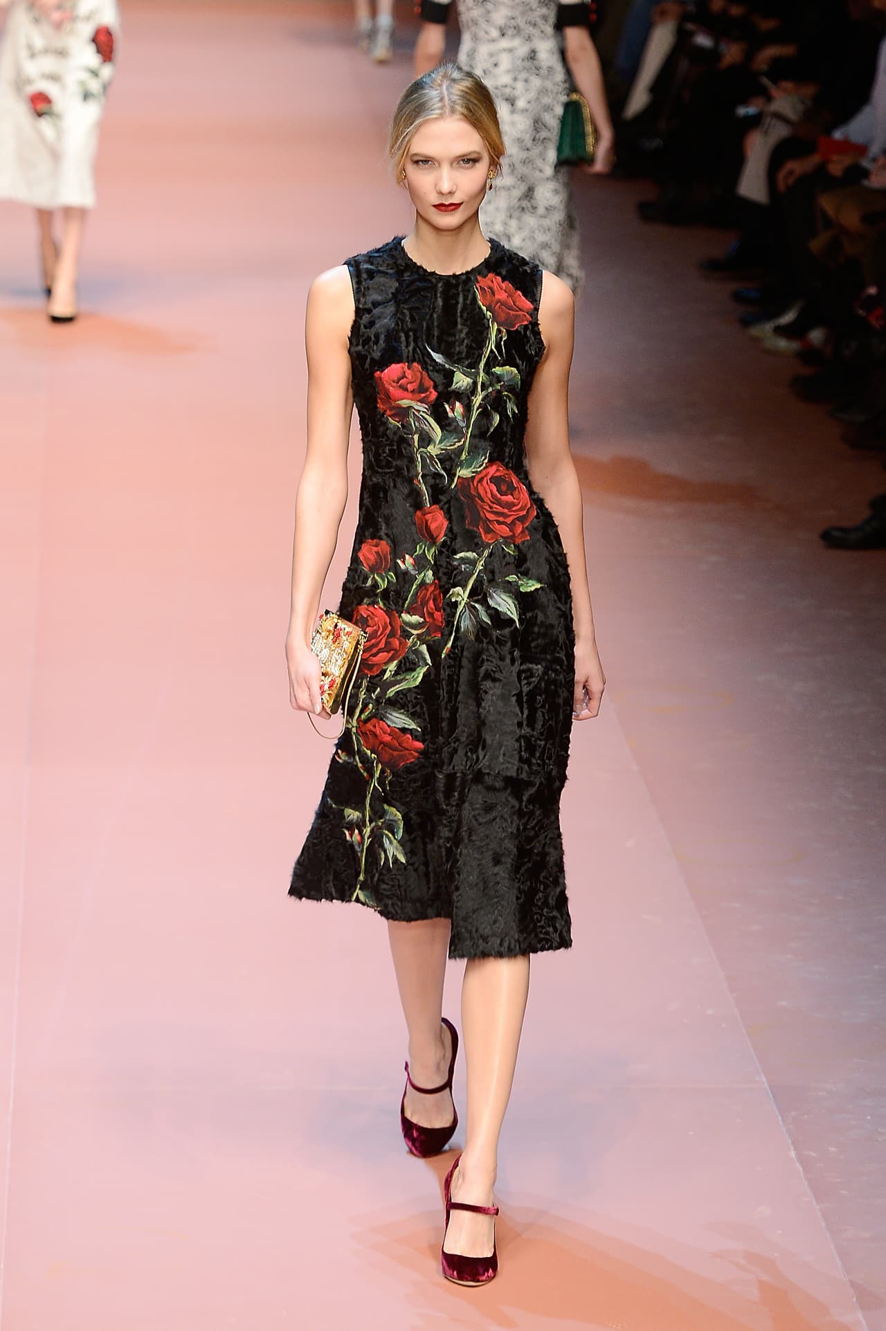 Con Victoria’s Secret, Karlie adquirió incluso más fama al convertirse en unos de sus ángeles.