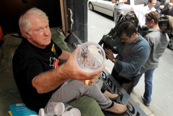 El hombre de 67 años, que será la atracción principal de un almacen de Melbourne, pretende recaudar $49 mil, para la organización caritativa de Variety.