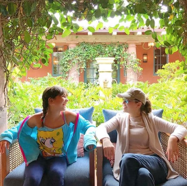 La intérprete de 'Amor a la mexicana' dijo al programa 'Ventaneando' que su hija ya le ha confesado que quiere ser cantante, e incluso ya le pidió grabar un dueto con ella.