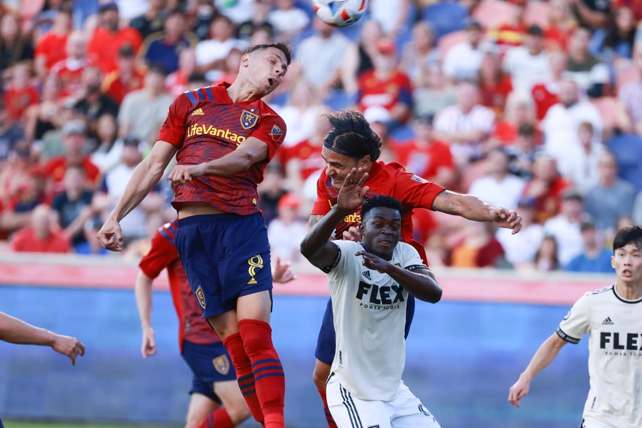 En la cancha el partido fue bastante equilibrado entre Real Salt Lake y LAFC.
<br>