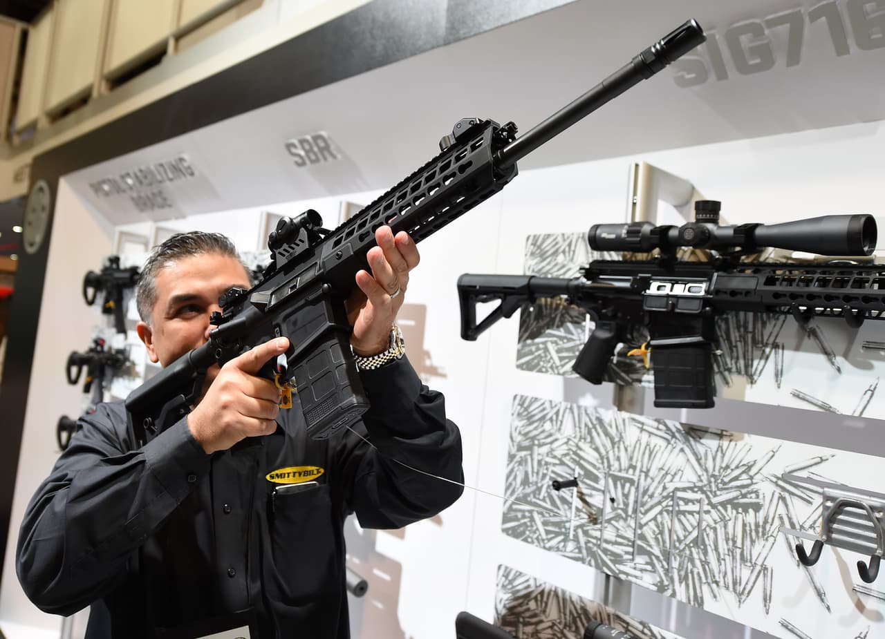 Las leyes de control de armas de fuego que el gobernador de California firmó y vetó