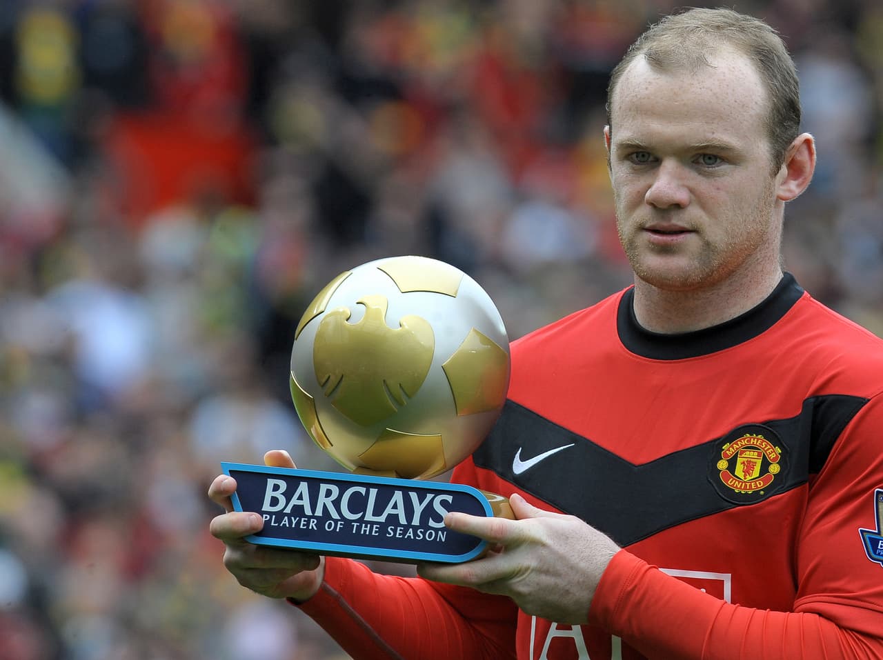 Para Wayne Rooney han cambiado mucho las épocas y de ser un referente para Manchester United ya se habla de la posibilidad de que llegue por una transferencia millonaria al Stoke City.