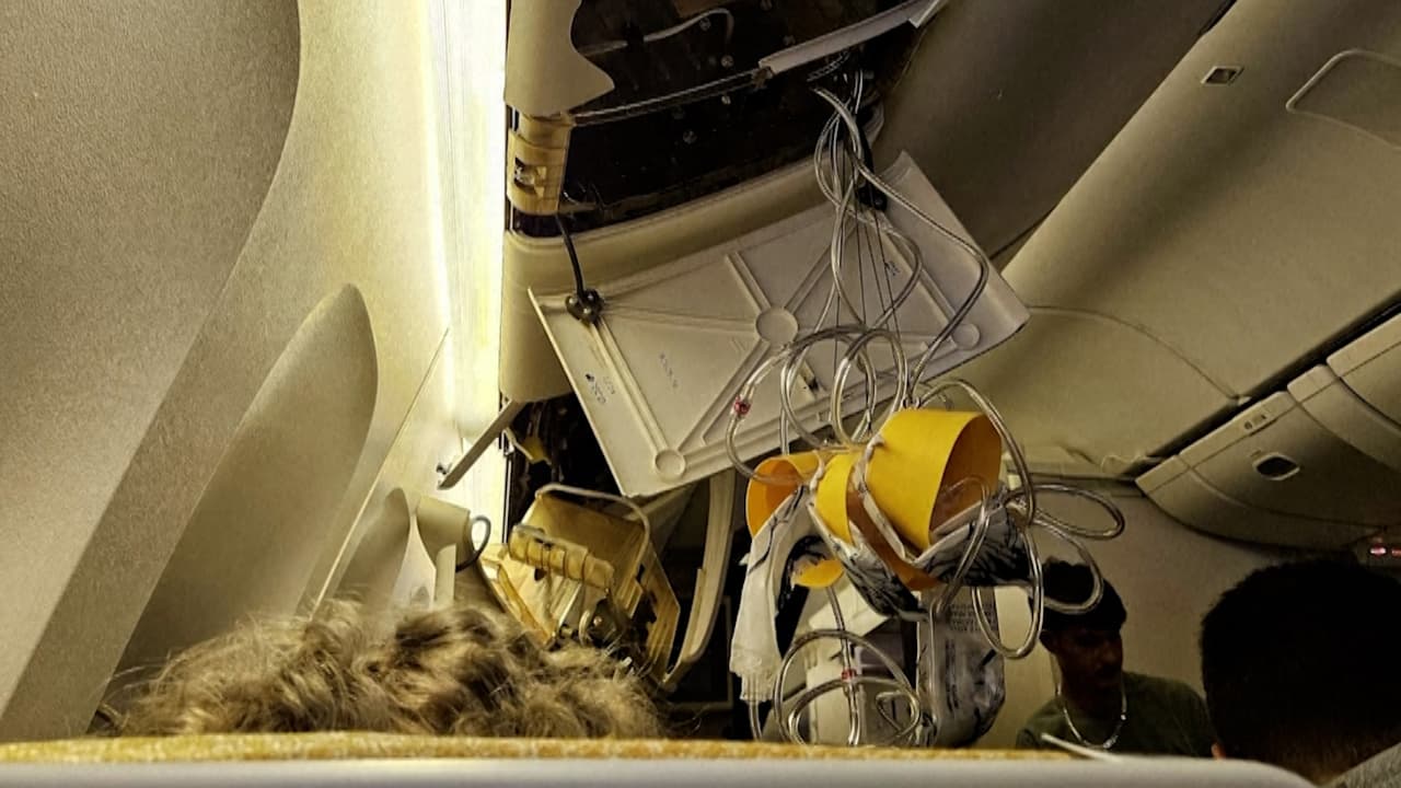 Un muerto y al menos 30 heridos por "fuertes turbulencias" en un vuelo de Singapore Airlines