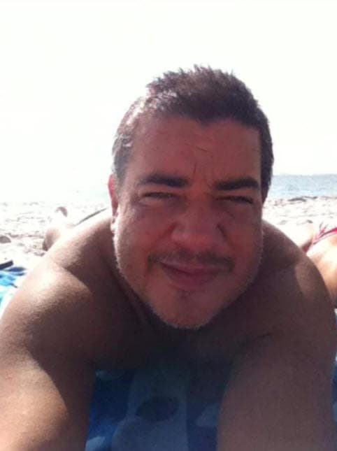 El viernes 30 de abril 
<b><a href="https://www.univision.com/temas/ray-reyes">murió Ray Reyes</a></b>, conocido por haber sido parte de la legendaria agrupación Menudo. El cantante tenía 
<b>51 años.</b>
<br>