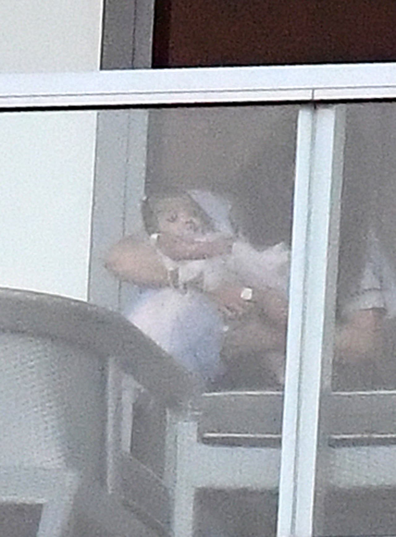 Y así quedó al descubierto
<b><a href="https://www.univision.com/entretenimiento/cardi-b-se-derrite-de-ternura-con-la-dulce-voz-de-su-bebe-kulture-video">el rostro de la pequeña Kulture Kiari,</a></b> quien el próximo 10 de octubre cumplirá tres meses de vida.