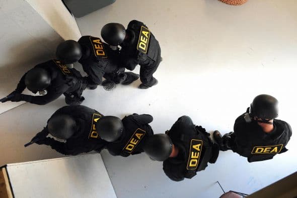 “La gente de la DEA se ríe del tema de la soberanía mexicana (…) Todos los agentes van armados incluso a reuniones de alto nivel, ni los policías ni los militares los revisan (…) Investigan con plena libertad en territorio mexicano en operaciones encubiertas (…) Algunos agentes al regresar a su país aprovechan lo que han aprendido en este lado para ayudar a los criminales de allá”, dice el escritor mexicano Jesús Esquivel. Ver toda la información