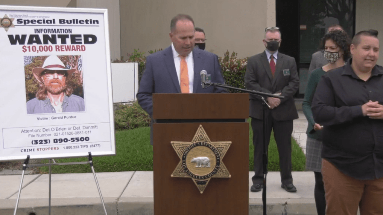 El Departamento del Sheriff del Condado de Los Ángeles indicó que la recompensa fue aprobada por la supervisora Kathryn Barger, la Junta de Supervisores del Condado de Los Ángeles, el quinto distrito, y aprobada por la Junta de supervisores del condado de Los Ángeles.
<br>