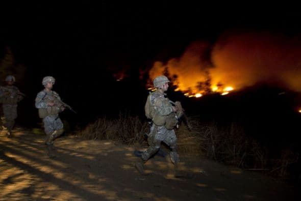 Ante el avivamiento de las llamas el domingo por la tarde.