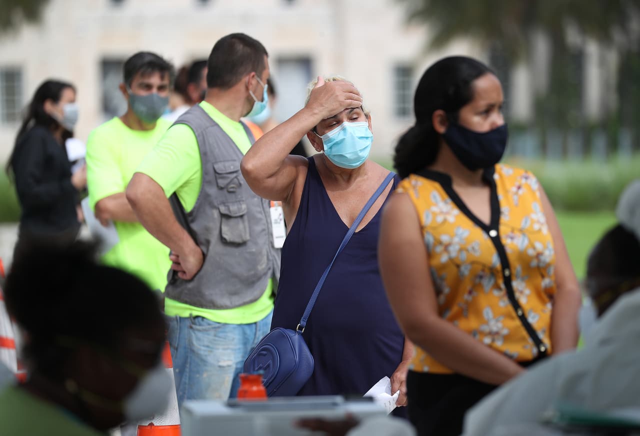 <b>Joseph Caleb Center:</b> en el 5400 NW 22nd Ave, Miami, FL 33142. 
<a href="https://curative.com/search#9/25.8943/-80.3193" target="_blank">Puede solicitar la cita aquí. </a>