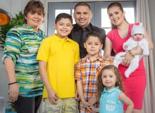 En el amargo capítulo que están viviendo Larry y su familia, Kenia no ha estado sola. En todo momento ha contado con el apoyo de la mamá de Larry.