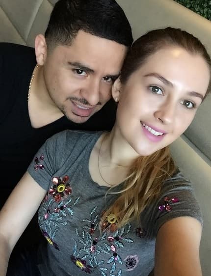 Sobre la visita, la joven comentó que el cantante esta bien y de buen ánimo: "Tenemos muchas esperanzas, todo está positivo".