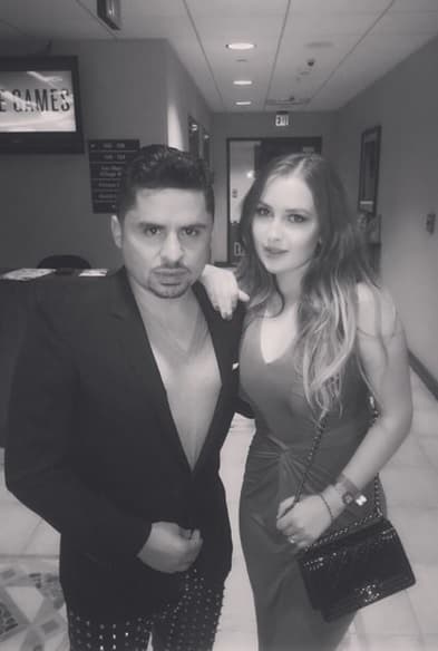 Con la venta de esas propiedades, Kenia planea apoyar a Larry; le pagará al abogado por sus servicios y pretende pagar la fianza del grupero; siempre y cuando ésta sea otorgada por el juez.