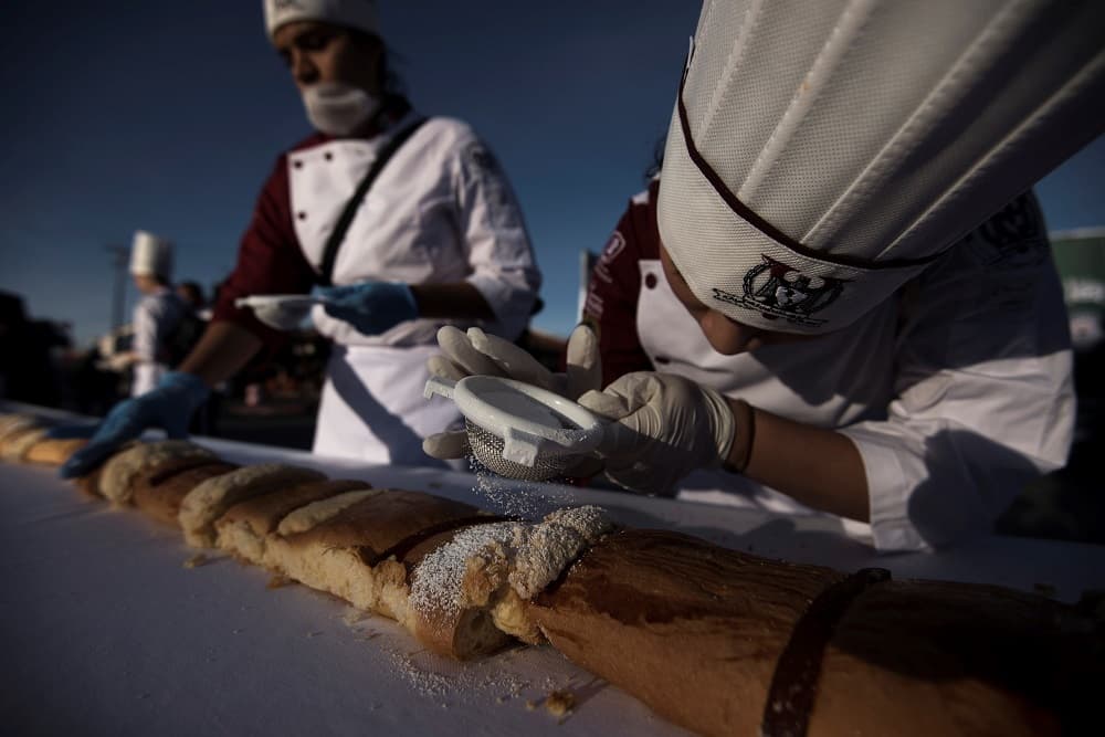 "Fue una rosca de 2,065.43 metros que rompe el pasado récord en Suiza de 973.24 metros (3,193.04 pies), en 2011", dijo a la agencia Efe el adjudicador oficial del Guinness World Records para América Latina, Carlos Tapia.